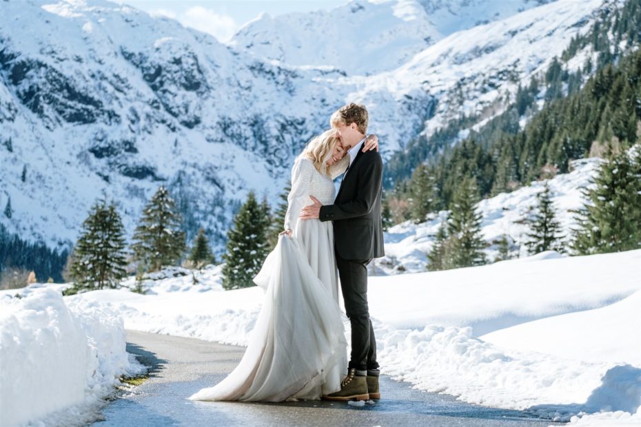 Winter elopement in the Tyrol mountains