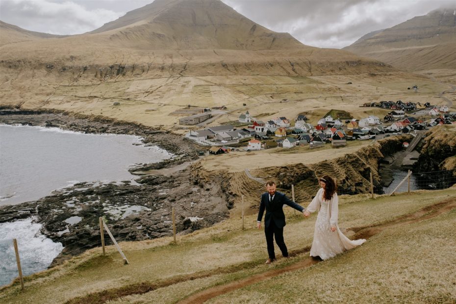 A hiking elopement in the Faroe Islands