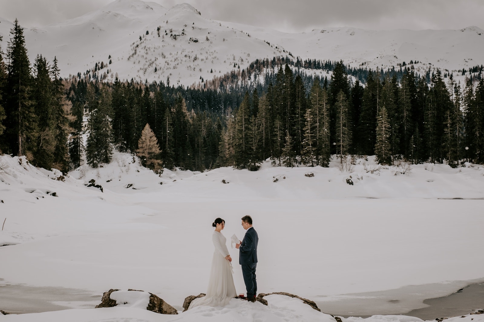 Snowy Winter Elopement With Paragliding – JiaQi & Joseph